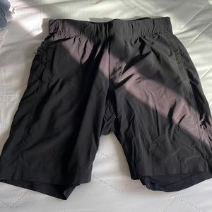 LULULEMON Mens 6in Lined Active shorts